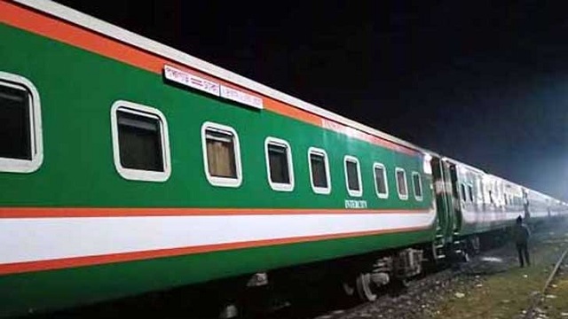 ১১ ঘণ্টা পর ঢাকার সঙ্গে উত্তর-পশ্চিমবঙ্গের রেল যোগাযোগ চালু