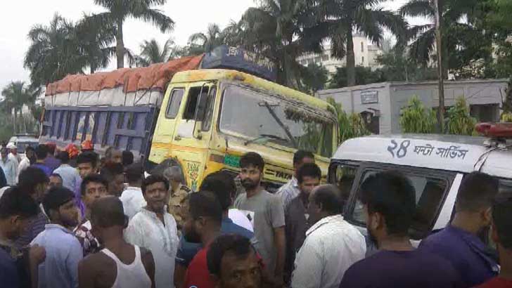 ট্রাকচাপায় প্রাণ গেল ২ পথচারীর