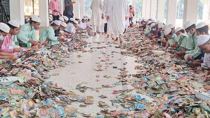 পাগলা মসজিদের দান বাক্সে মিললো রেকর্ড পরিমাণ টাকা