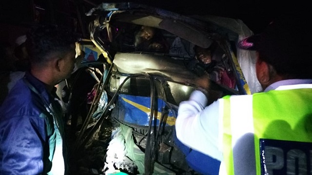 নরসিংদীতে ত্রিমুখী সংঘর্ষে নিহত ৩