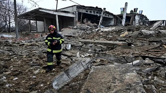 লুহানস্কে ইউক্রেনের হামলায় নিহত ৩