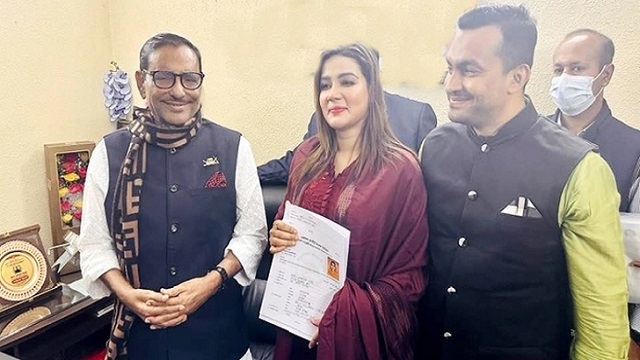 মনোনয়ন ফরম জমা দিলেন মাহি