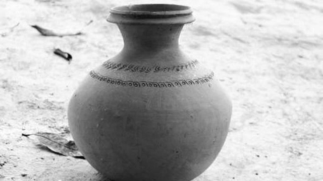 পাঁচ শ্রমিকের মাথায় ঢালা হলো ১০১ কলস পানি