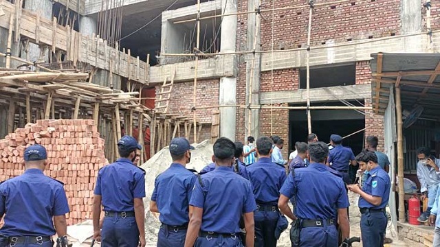 গাজীপুরে বিদ্যুৎস্পৃষ্টে প্রাণ গেল তিন শ্রমিকের