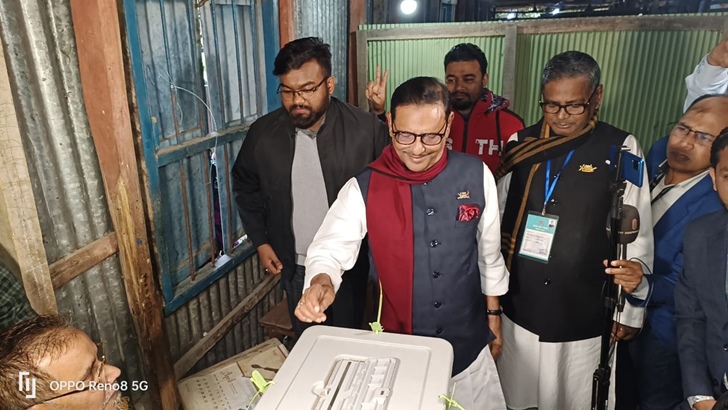 ভোট দিলেন ওবায়দুল কাদের