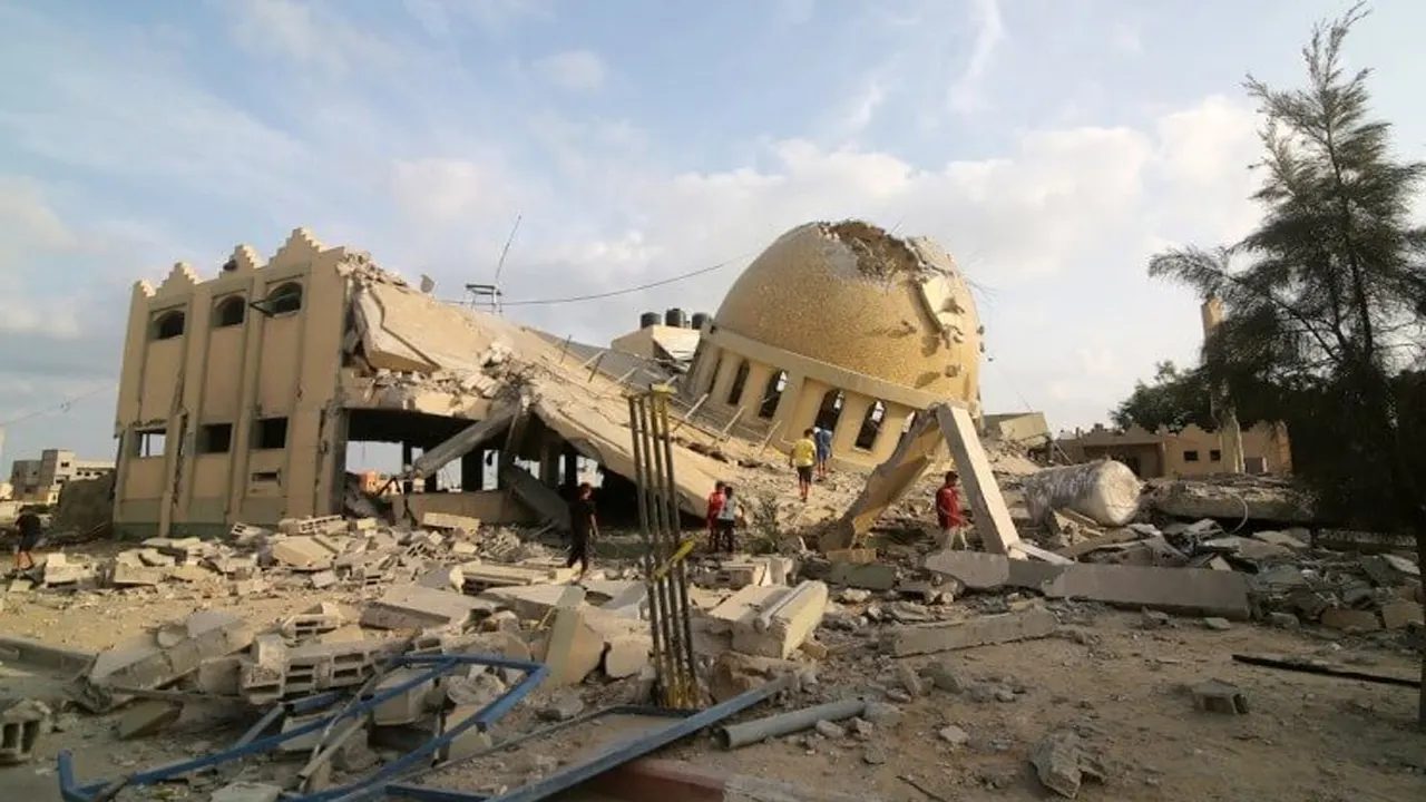 গাজায় ১১০৯ মসজিদ ধ্বংস করেছে ইসরায়েল