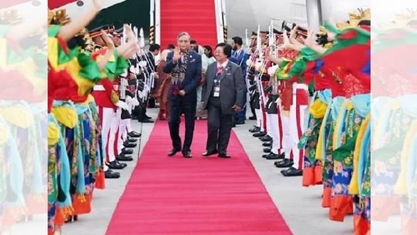 ইন্দোনেশিয়ায় পৌঁছেছেন রাষ্ট্রপতি