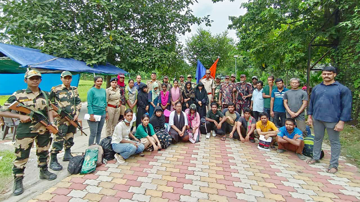 ভারতে আটক ২২ বাংলাদেশিকে হস্তান্তর