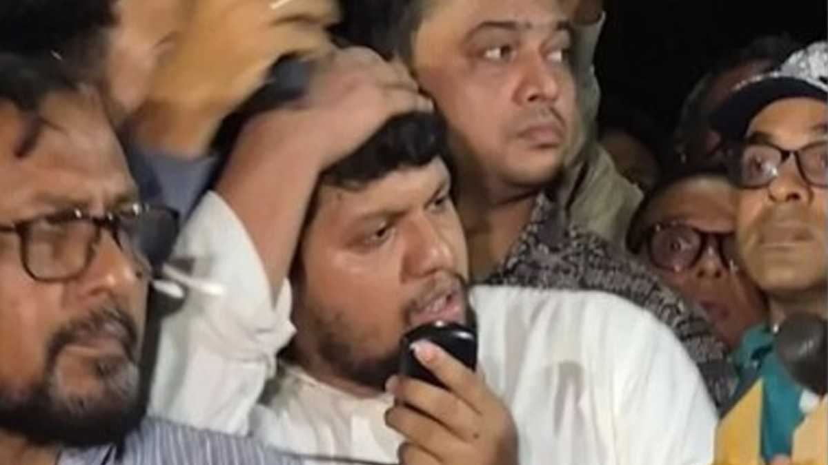 তথ্য উপদেষ্টাকে বোতল ছুড়ে মারার ঘটনায় একজনকে জিজ্ঞাসাবাদ