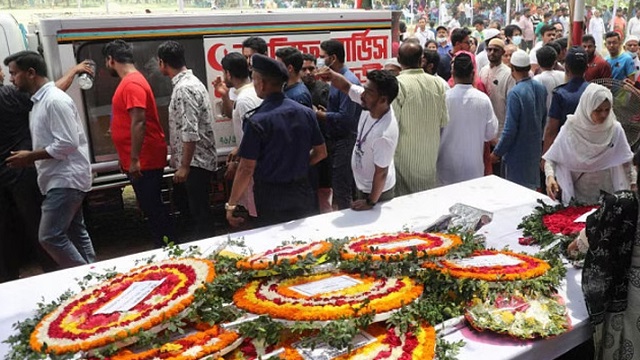 প্রিয় প্রতিষ্ঠানে ডা. জাফরুল্লাহর মরদেহ, সর্বস্তরের মানুষের শ্রদ্ধা