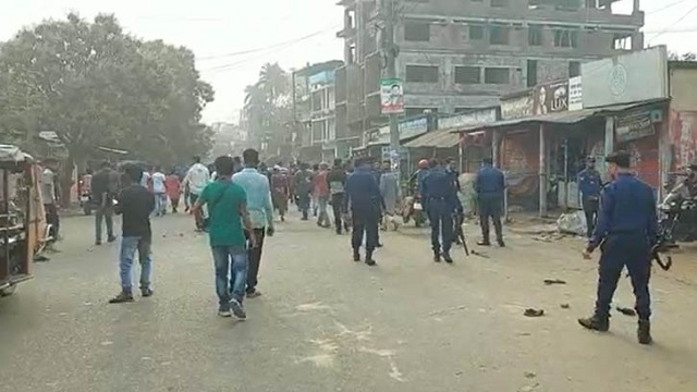 শহিদ দিবসে বিএনপি-ছাত্রলীগ সংঘর্ষ, আহত ৬