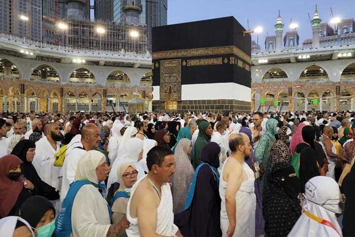 ওমরাহ যাত্রীদের নতুন নিয়ম : রিটার্ন টিকিট ক্রয় বাধ্যতামূলক