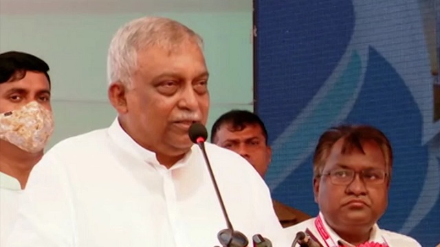 কর্মকর্তাদের মাঝে দেশপ্রেম নাই বলেই শাস্তি হয়: স্বরাষ্ট্রমন্ত্রী