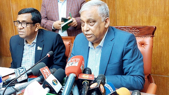 তথ্য না থাকলে পুলিশ কারও মোবাইল চেক করে না: স্বরাষ্ট্রমন্ত্রী