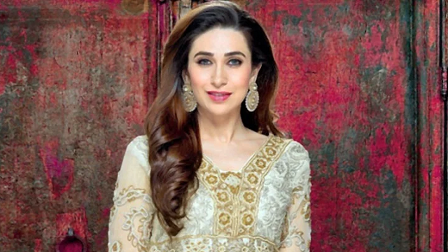 মধুচন্দ্রিমায় কারিশমাকে বন্ধুর সঙ্গে রাত কাটাতে বলেছিলেন সঞ্জয়!