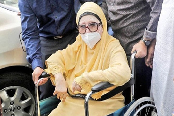 সিসিইউ থেকে খালেদা জিয়াকে কেবিনে স্থানান্তর