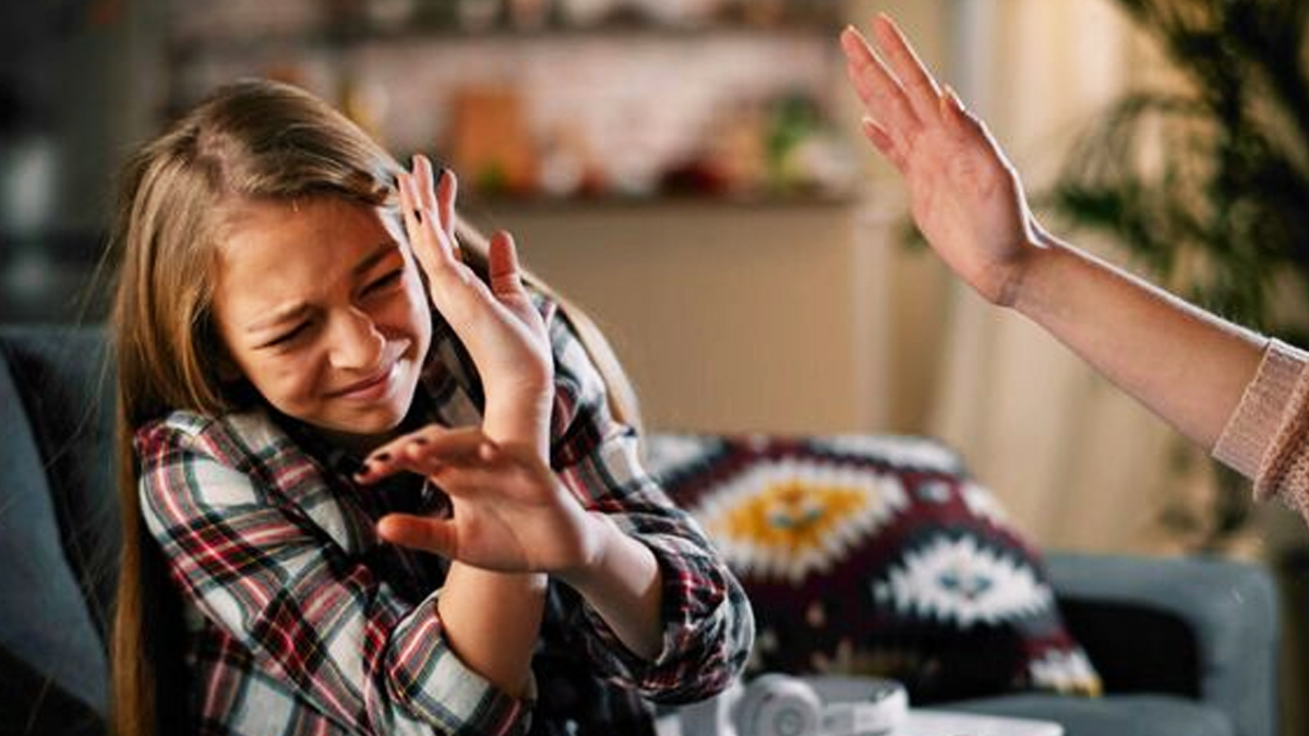 শিশুদের গায়ে হাত তোলা যাবে না ব্রিটেনে, পার্লামেন্টে বিল