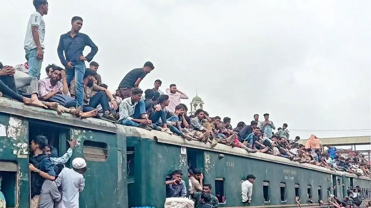 কমলাপুরে আজও ঘরমুখো মানুষের ভিড়