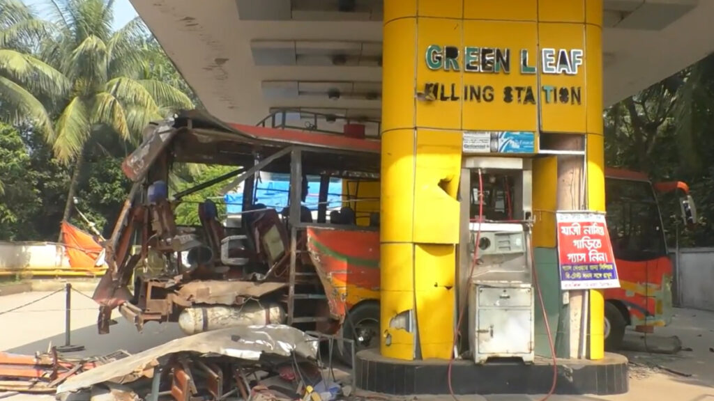 লক্ষ্মীপুরে ফিলিং স্টেশনে বাসের সিলিন্ডার বিস্ফোরণ, নিহত ২