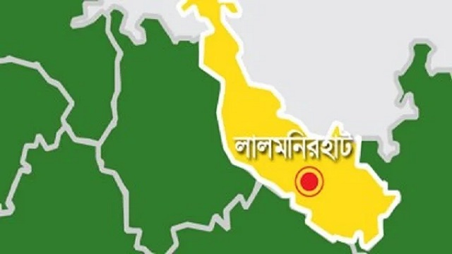 বিয়ের দাবিতে ভাতিজার বাড়িতে ‘চাচি’র অনশন