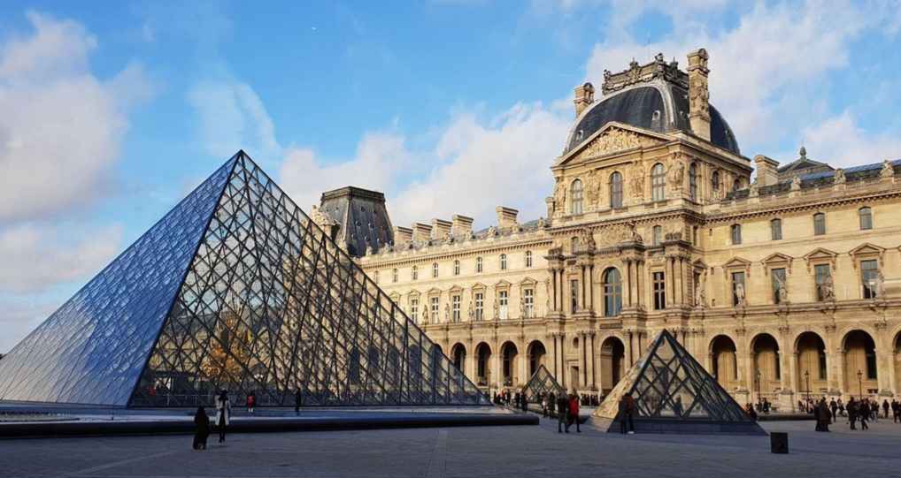 বিশ্বখ্যাত ল্যুভর মিউজিয়ামে ডাকাতি, সাময়িক বন্ধ ঘোষণা
