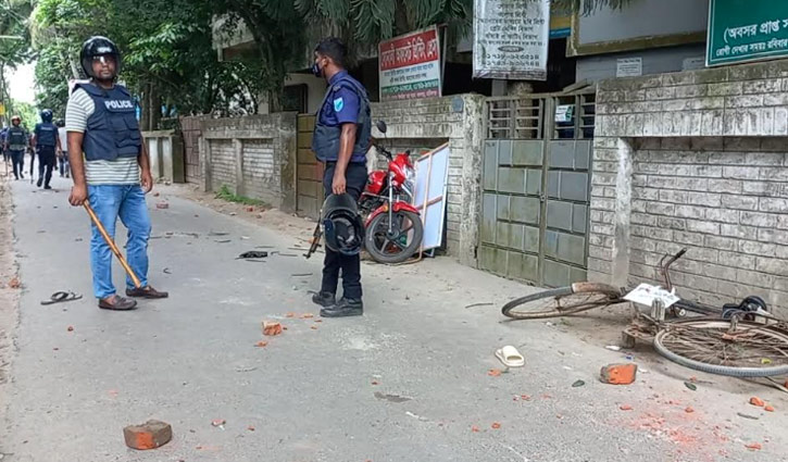 মানিকগঞ্জে বিএনপি-পুলিশ ধাওয়া পাল্টা ধাওয়া