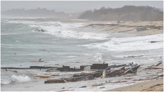 ইতালি উপকূলে জাহাজডুবি, নিহত বেড়ে ৫৮