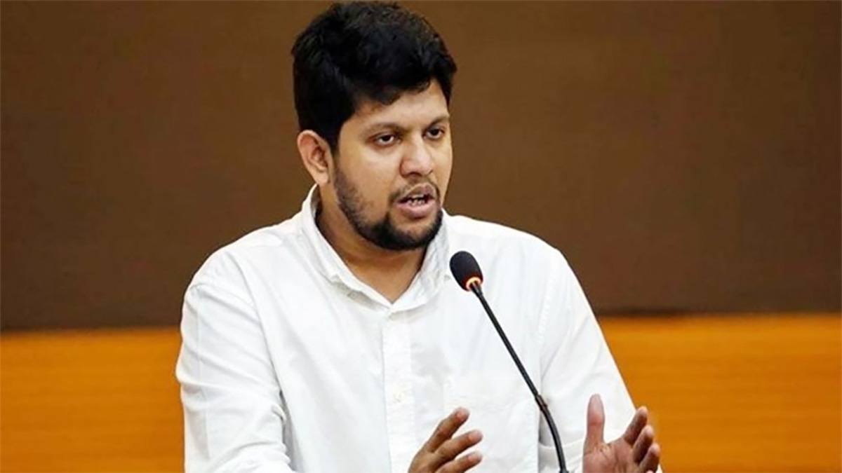 গণমাধ্যম এখনও ব্যবসায়ীদের স্বার্থ রক্ষায় কাজ করে: তথ্য উপদেষ্টা