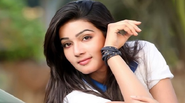 চিত্রনায়িকা মাহিয়া মাহী গ্রেফতার