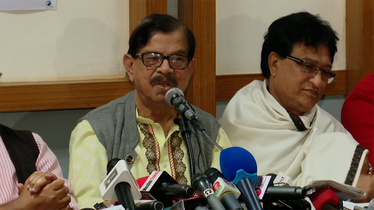 সরকার ফোর টুয়েন্টি তা দেশের মানুষ ও পশ্চিমারা জানে: মান্না