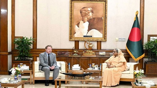 প্রধানমন্ত্রীর সঙ্গে যুক্তরাজ্যের প্রতিনিধি দলের সাক্ষাৎ