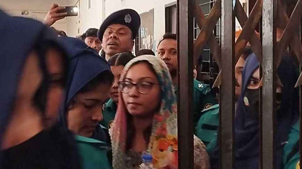 প্রতারণা মামলায় গ্রেপ্তার দেখানো হলো মডেল মেঘনা আলমকে