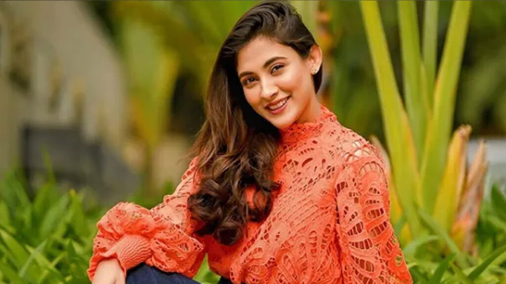 চট্টগ্রামে শো-রুম উদ্বোধনে মেহজাবীনকে বাধা