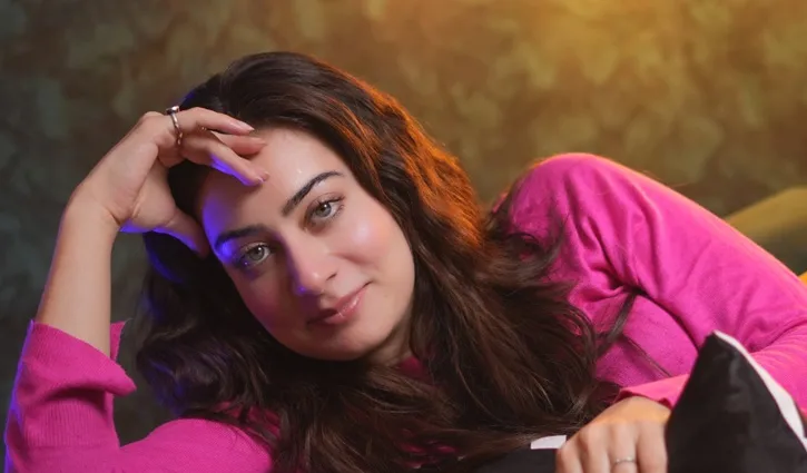 পাকিস্তানি শোবিজ ইন্ডাস্ট্রি নিয়ে অভিনেত্রীর বিস্ফোরক মন্তব্য