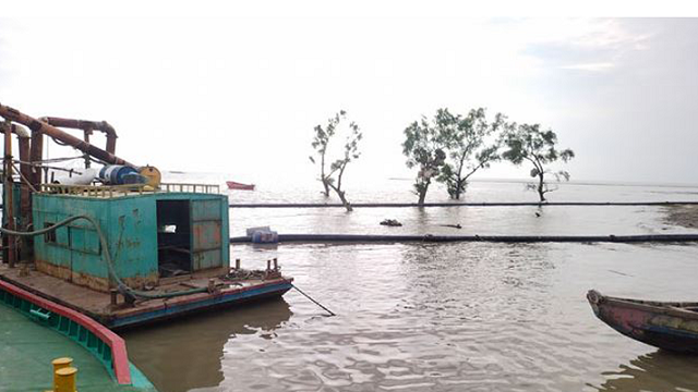 মিরসরাইয়ে সিত্রাং কেড়ে নিল ৮ শ্রমিকের প্রাণ