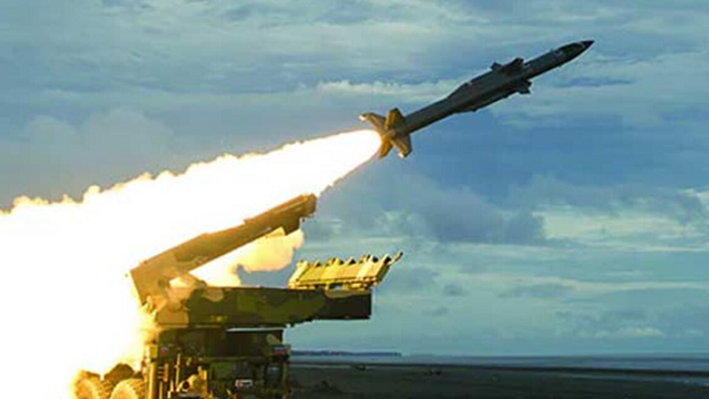 পাকিস্তানে ক্ষেপণাস্ত্র ছোড়ায় ৩ কর্মকর্তাকে বহিষ্কার করল ভারত