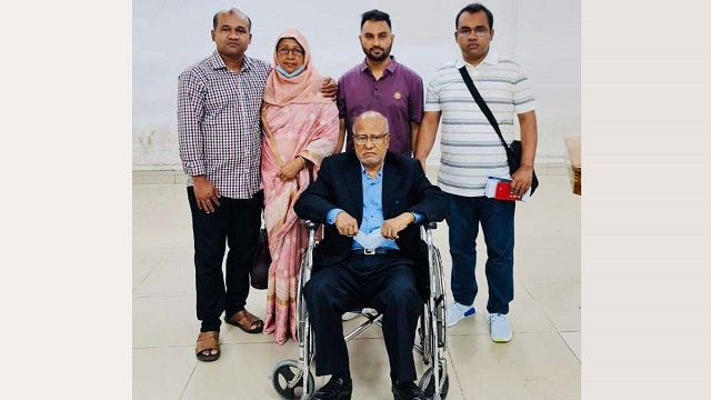 উন্নত চিকিৎসার জন্য সিঙ্গাপুর গেলেন খন্দকার মোশাররফ