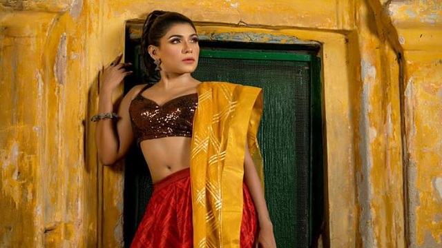 বিয়ের পিঁড়িতে বসছেন মৌ রহমান