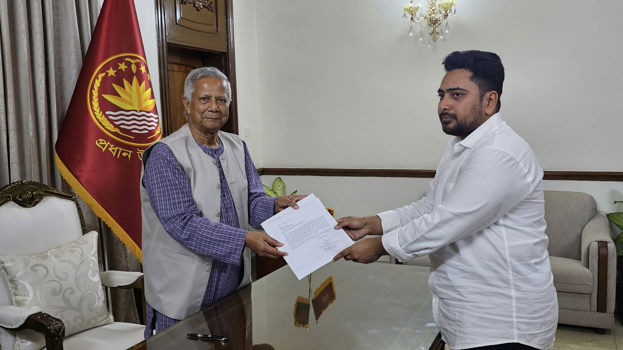 নাহিদ ইসলামের পদত্যাগপত্র গৃহীত, প্রজ্ঞাপন জারি