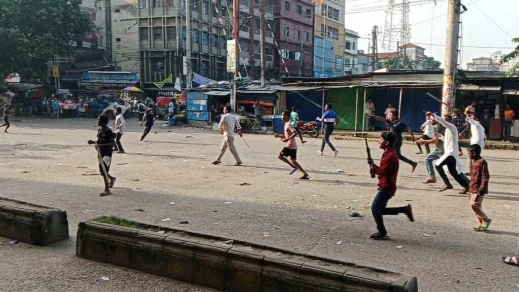 নারায়ণগঞ্জে বাস টার্মিনাল দখলকে কেন্দ্র করে বিএনপির দু’গ্রুপের সংঘর্ষে আহত অন্তত ১০