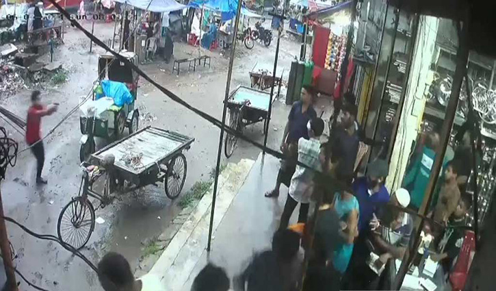 নরসিংদীতে প্রকাশ্যে ব্যবসায়ীকে গুলি, ভিডিও ভাইরাল