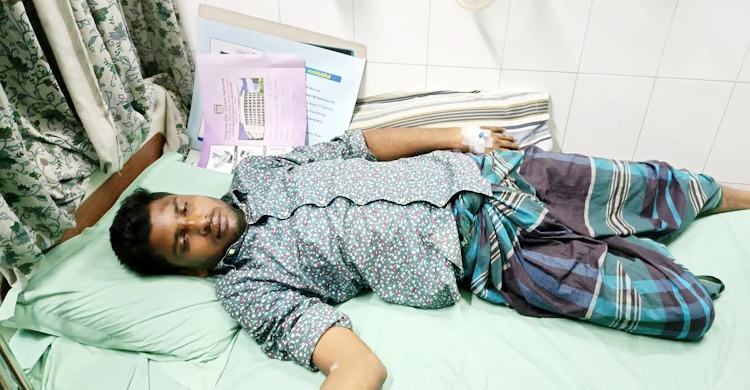ছাত্রলীগ নেতা নাঈমকে দেখতে হাসপাতালে ডিএমপি কমিশনার
