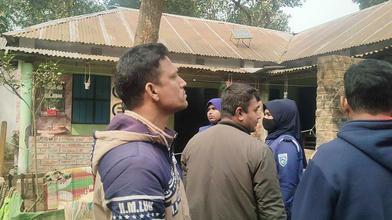 স্ত্রী ও দুই সন্তানকে হত্যার পর ব্যবসায়ীর আত্মহত্যার চেষ্টা