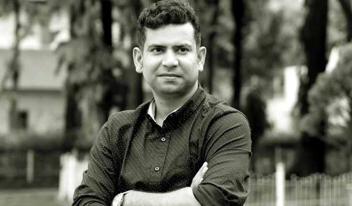 আরজে নিরবের চোখে কাচের টুকরা ঢুকেছে