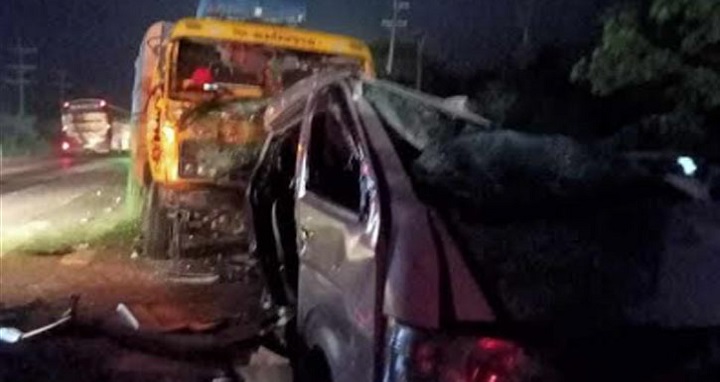 নরসিংদীর শিবপুরে ট্রাক-মাইক্রোবাস সংঘর্ষে নিহত ৭