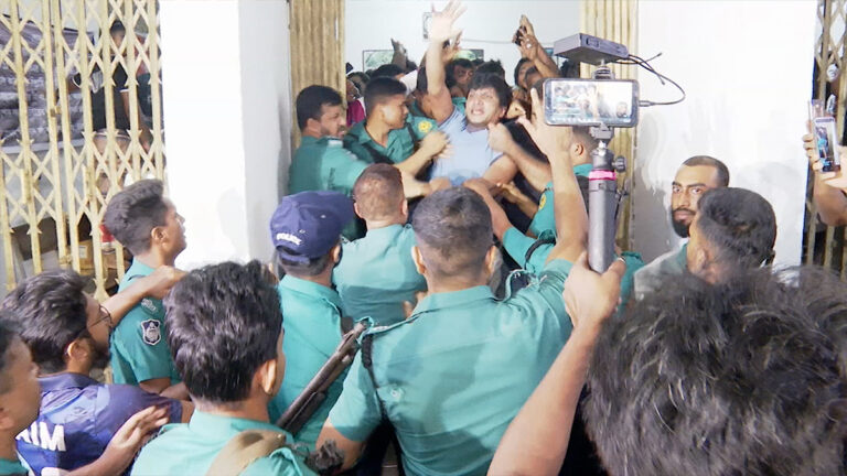 ডাকসু নির্বাচনের স্বতন্ত্র প্রার্থীর বিরুদ্ধে রুমমেটকে ছুরিকাঘাতের অভিযোগ