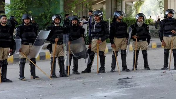 Pakistan 11 Police 1024x576