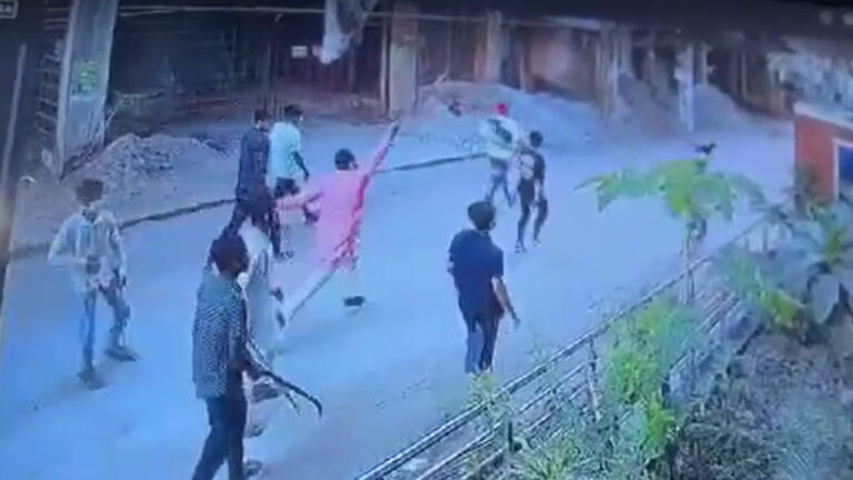 পল্লবীতে ৫ কোটি টাকা চাঁদা না দেয়ায় ব্যবসা প্রতিষ্ঠানে হামলা, গুলিবিদ্ধ ১