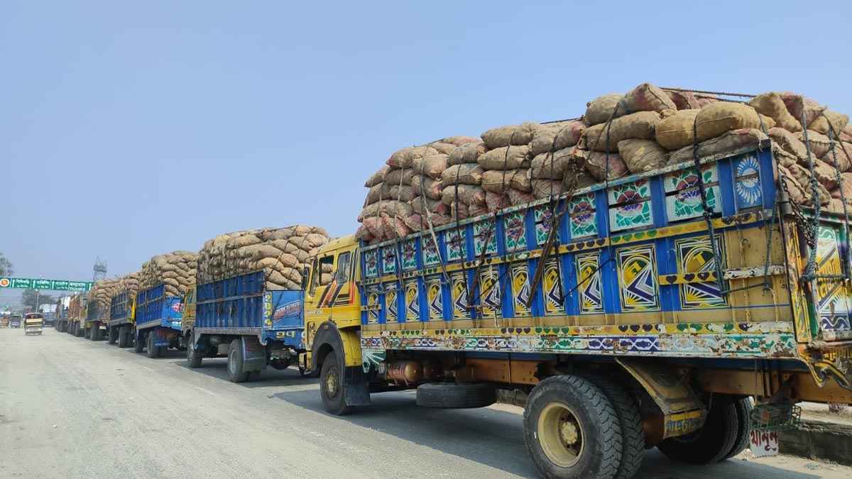 নেপালে গেল ১০৫ মেট্রিক টন আলু