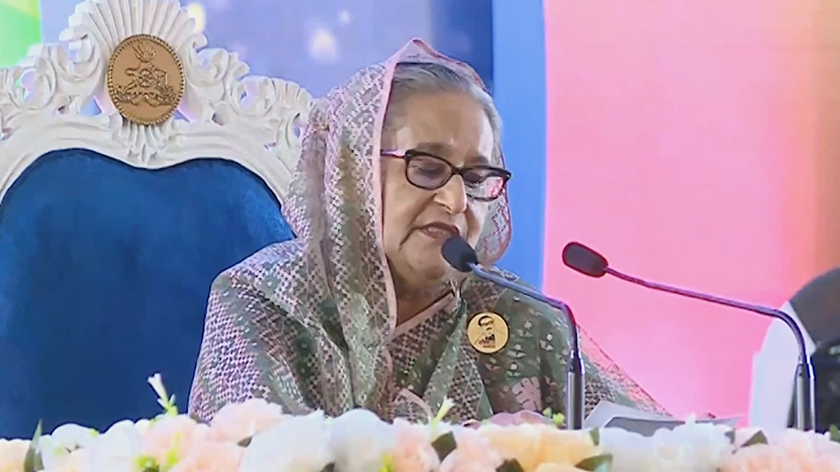 সেনা সদস্যদের দেশপ্রেমে উদ্বুদ্ধ হয়ে দায়িত্ব পালন করতে প্রধানমন্ত্রীর আহ্বান